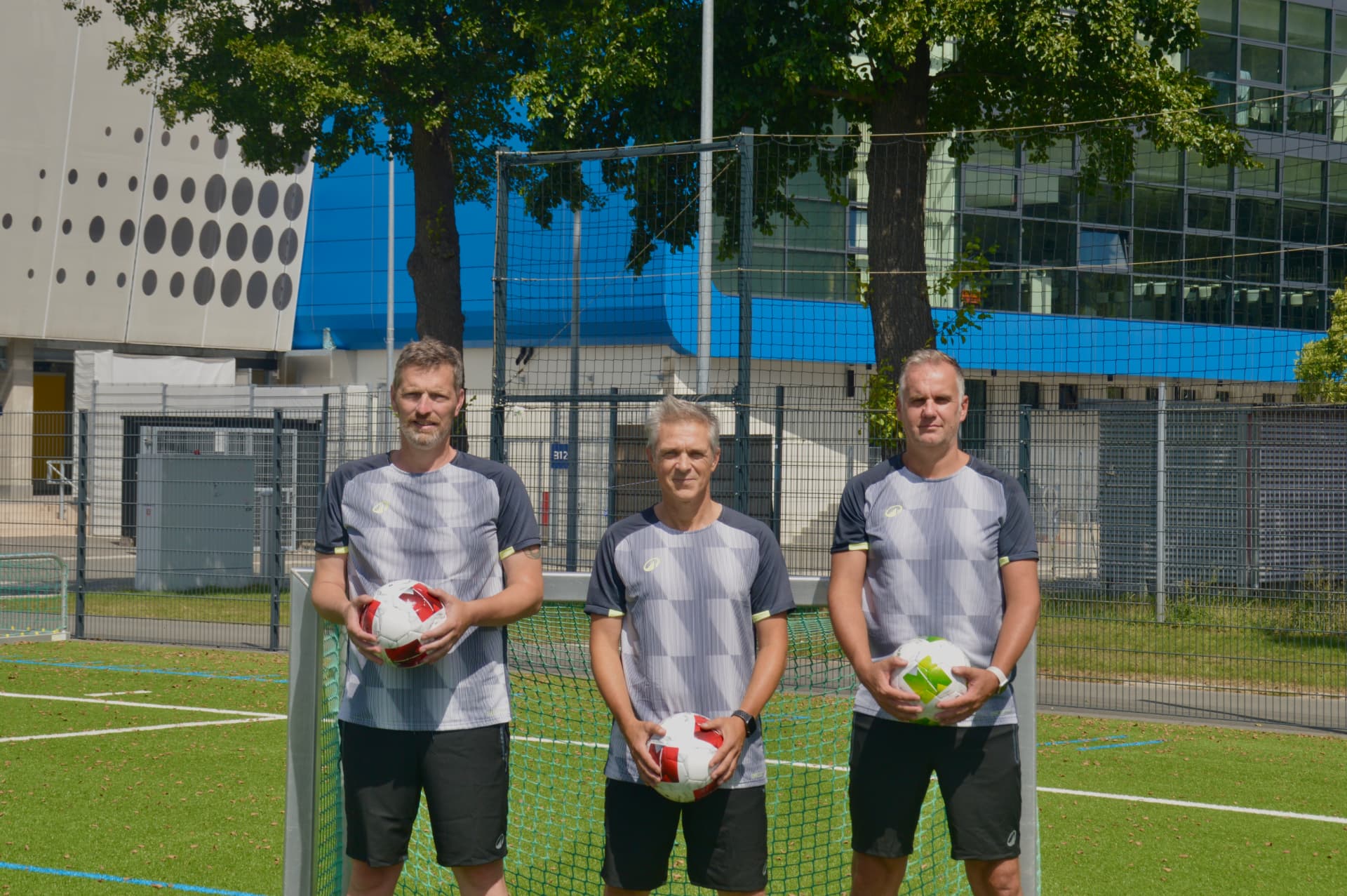 Trainer-Team des Talentpunkt Nordost vor dem Tor
